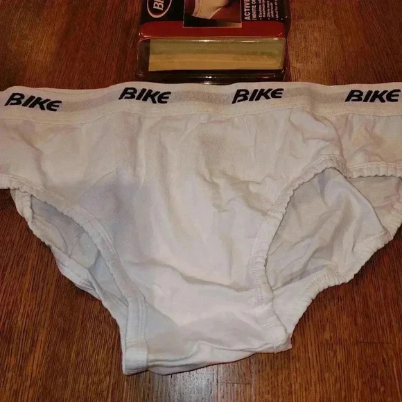 Vintage NOS bike Athletic brief. #7133 no longer produced. White XL - Picture 1 of 6